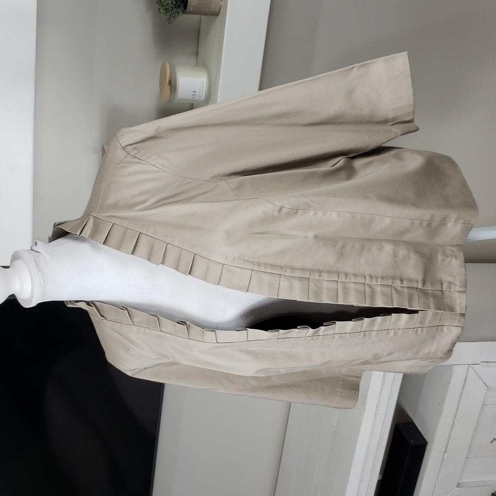 212 Collection Beige Ruffle Blazer - Picture 3 of 10